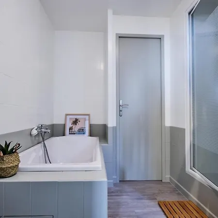 Διαμέρισμα Central And Chic Family Apt 10 Mins To Grande Plage Beach! *