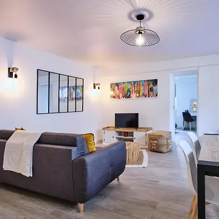 Central And Chic Family Apt 10 Mins To Grande Plage Beach! Διαμέρισμα *