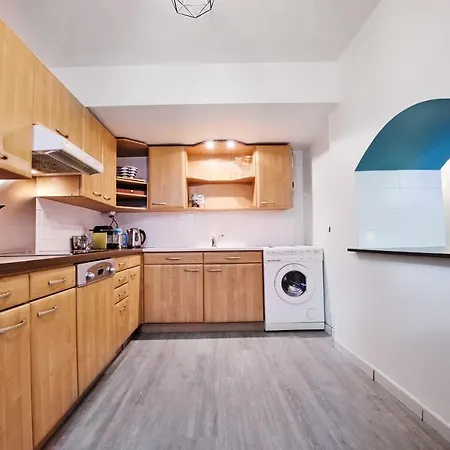 Central And Chic Family Apt 10 Mins To Grande Plage Beach!