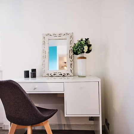 Central And Chic Family Apt 10 Mins To Grande Plage Beach! *
