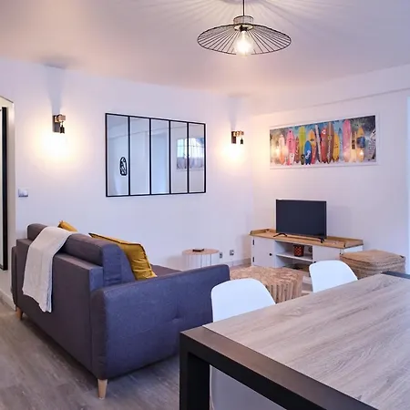 Central And Chic Family Apt 10 Mins To Grande Plage Beach! *