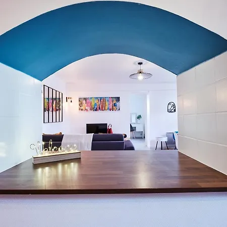 Central And Chic Family Apt 10 Mins To Grande Plage Beach! Appartement *